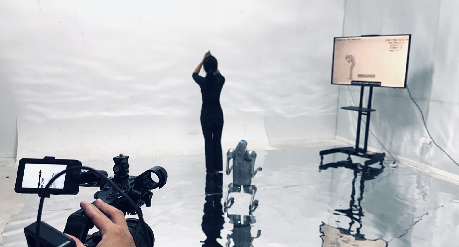 Human–robot choreography on ReTracing’s mirrored stage